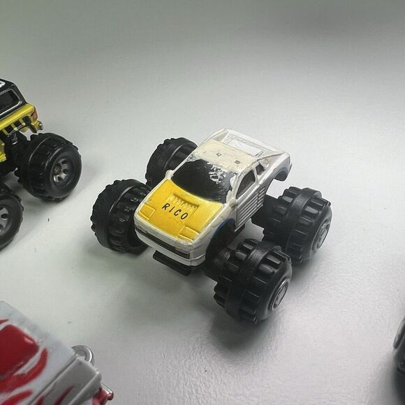 Micro Machines, Vintage 1987 Monster Trucks, Lot Of 5! Van Truck Car - Picture 5 of 9